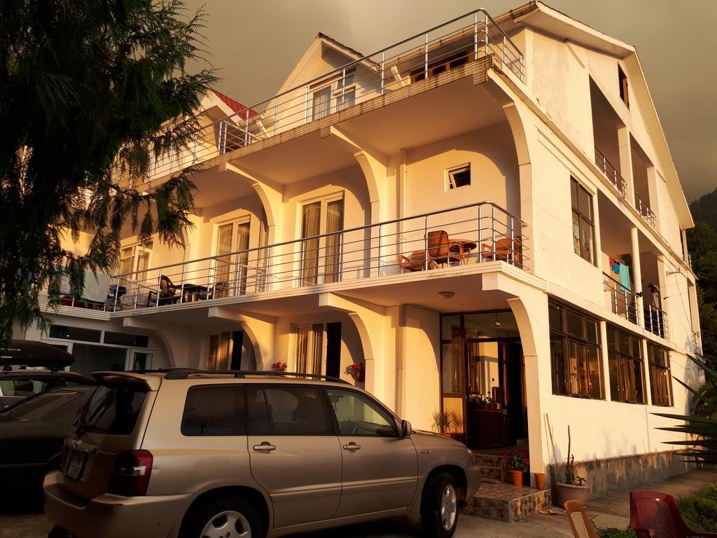 Гостевой дом Rezo's House Квариати Экстерьер фото
