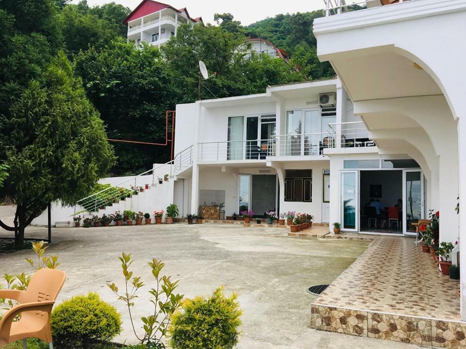 Гостевой дом Rezo's House Квариати Экстерьер фото